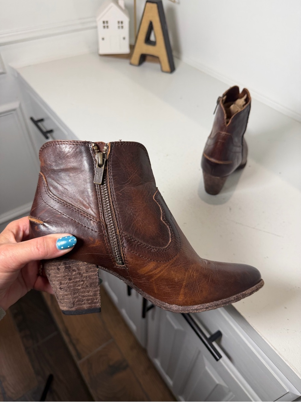 Frye Women's 6.5B Brown Leather Western Ankle Boots Pointed Toe Booties Zip - Picture 8 of 10